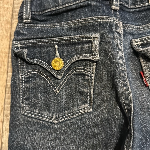Levi's Shorts-size 5 - Picture 3 of 9